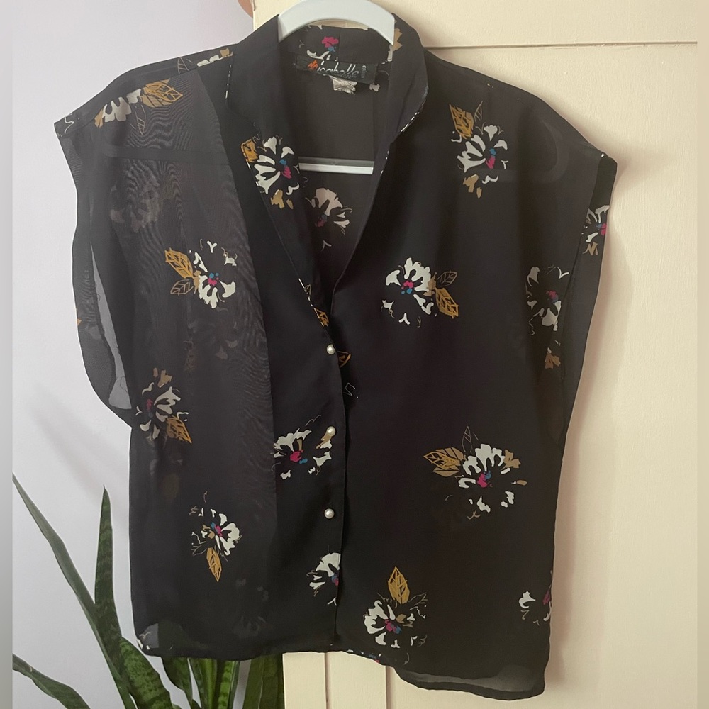 VINTAGE floral blouse with pearl buttons